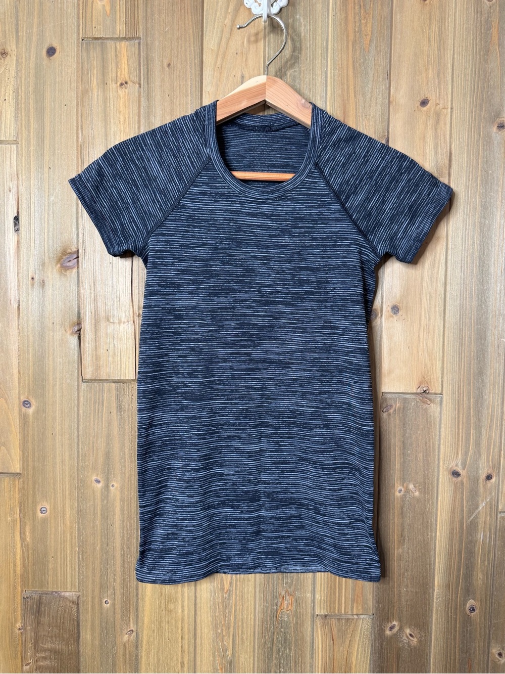 lululemon athletica Short Sleeve Heathered Swiftly in Charcoal and Light Gray